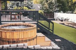 For Families and Large Groups! Hot Tub, Turf Yard, Outdoor Dining and Games