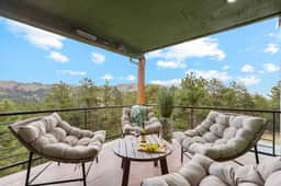 15 min to Pearl St in Boulder! Rope Course, Hot Tub & Views