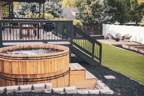For Families and Large Groups! Hot Tub, Turf Yard, Outdoor Dining and Games