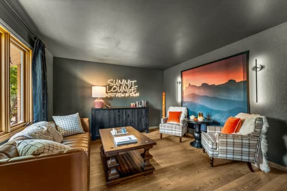 Huge Lodge w Pickleball & HotTub! 15 min to Golden