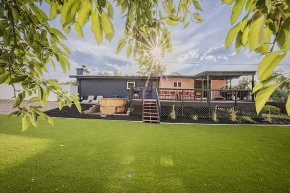 For Families and Large Groups! Hot Tub, Turf Yard, Outdoor Dining and Games
